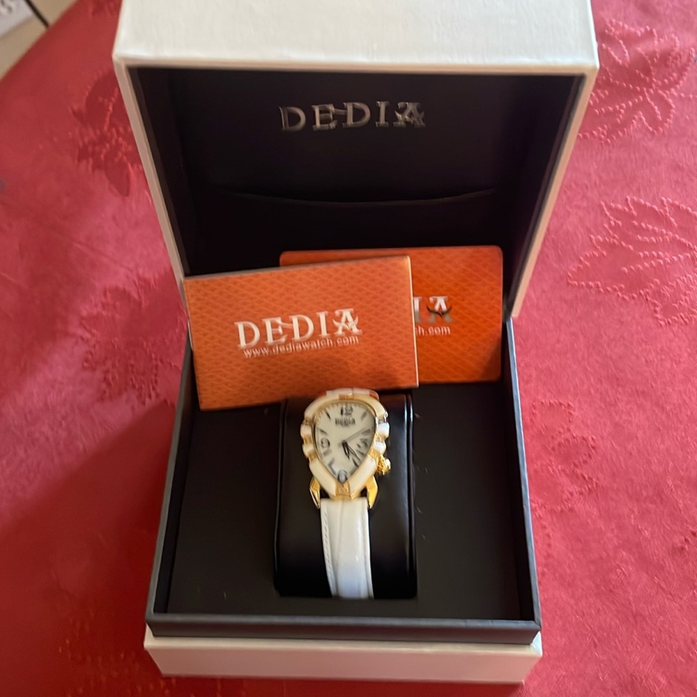 Dedia Watch